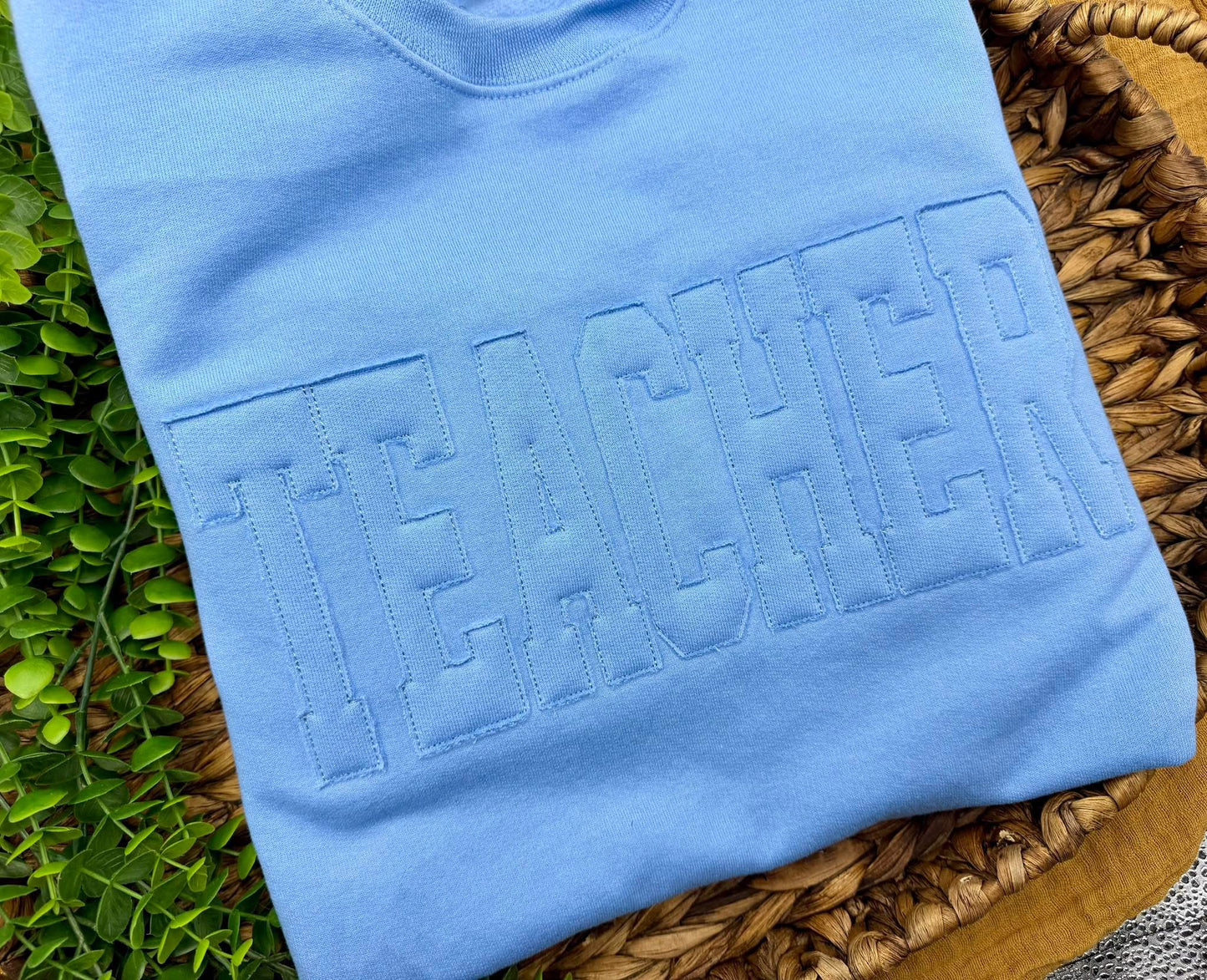 Raggy Embroidered Crewneck